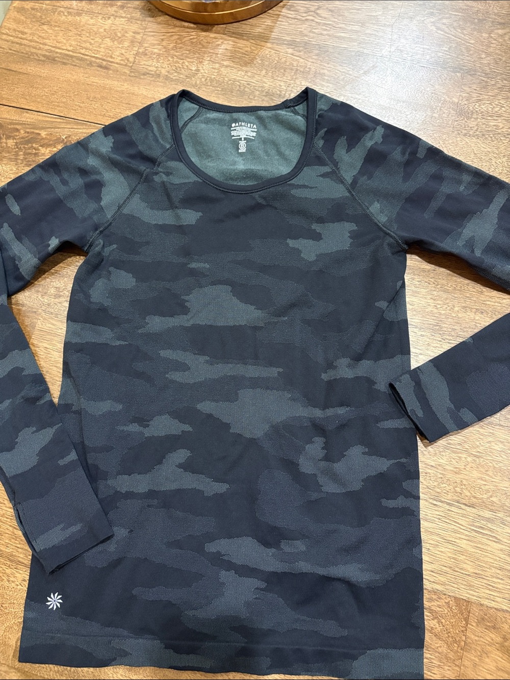 Athleta camo running top. Small. Black and gray.